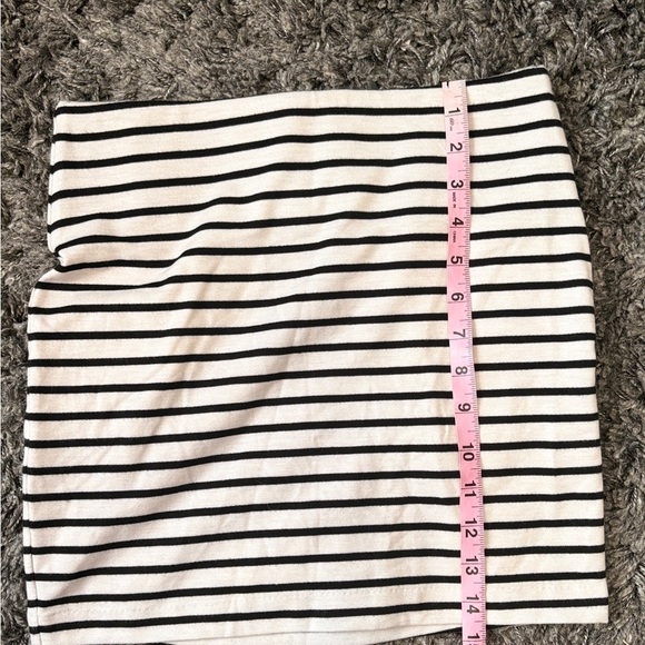 BCBG striped black and white mini skirt size small - Picture 4 of 4